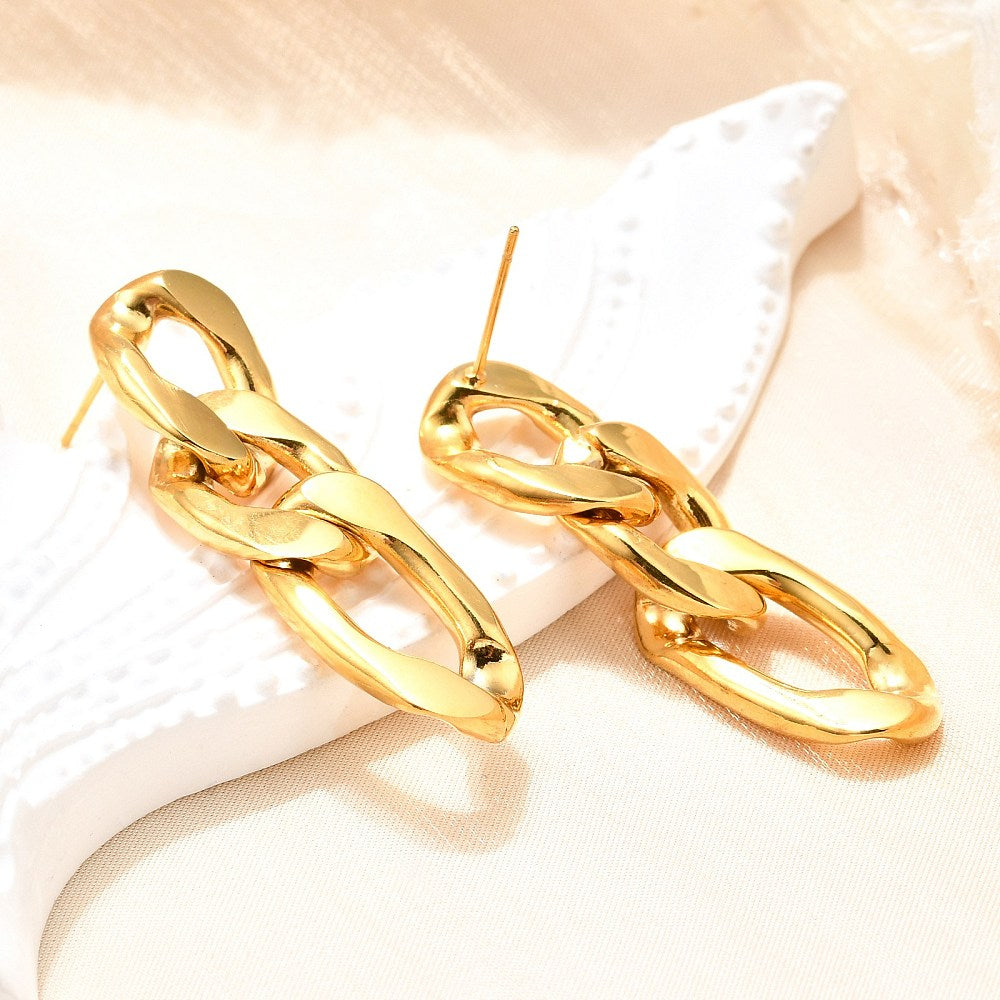 Aretes colgantes con cadena curvada