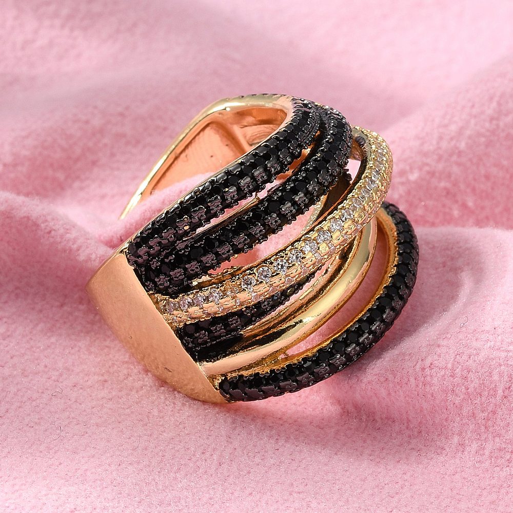 Anillo con líneas de Circonias Negras y Transparentes