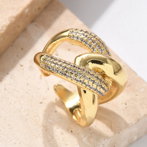 Anillo de eslabón con circonita cúbica