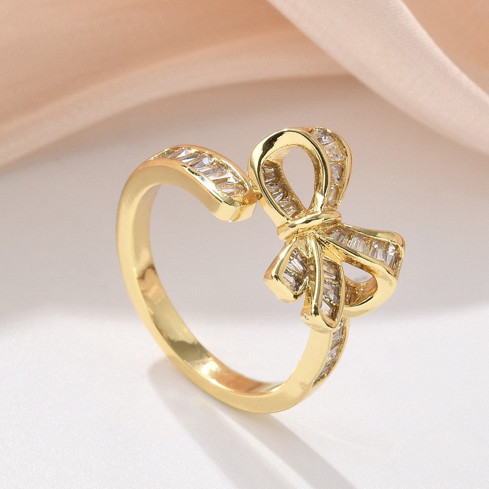 Anillo de lazo de circonita cúbica